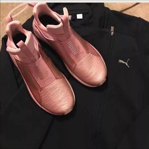 Pumas Rose Gold X